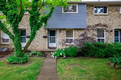 Condo Townhouse in St. Catharines