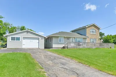 Detached in Prince Edward County