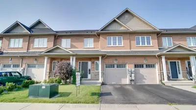 Att/Row/Townhouse in Hamilton