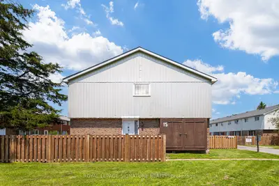 Condo Townhouse in Belleville