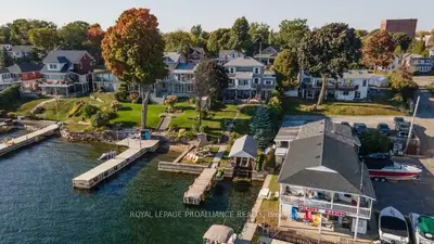 Detached in Brockville