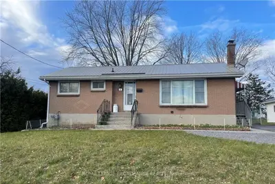 Detached in Belleville