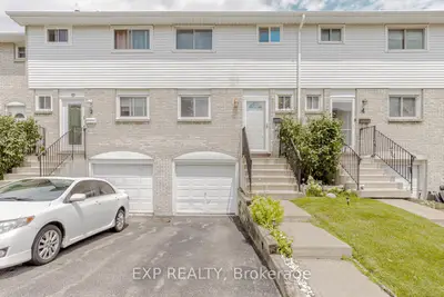 Condo Townhouse in Hamilton