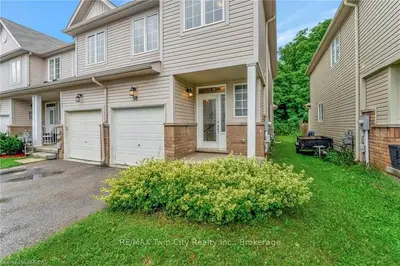 Att/Row/Townhouse in Brantford