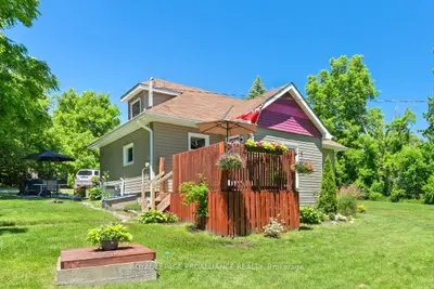 Detached in Belleville