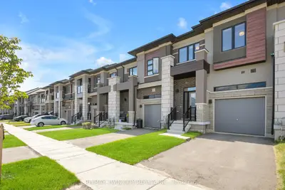 Att/Row/Townhouse in Brant
