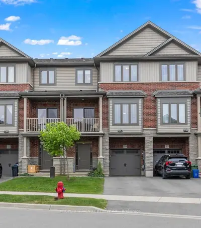 Condo Townhouse in Hamilton