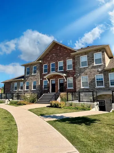 Condo Townhouse in Cobourg