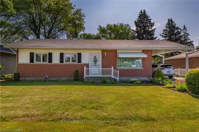 125 ELIZABETH Drive E, Gananoque, ON K7G 1P4