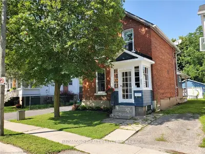225 CHARLES Street S, Gananoque, ON K7G 1W4