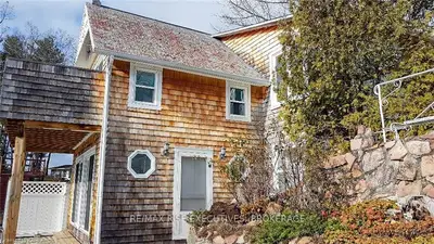 297 Ivy Lea Road, Frontenac Islands, On K0e 1l0