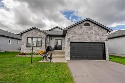 11 Dorchester Drive, Prince Edward County, On K0k 3l0