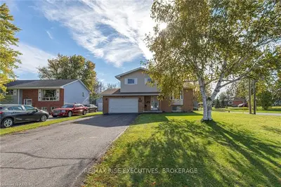 366 Bridge Street, Greater Napanee, On K7r 3s7