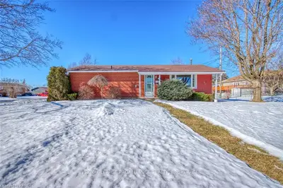 2 PITTSFIELD Street, Loyalist, ON K7N 1M6