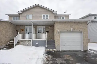 44 Clifford Street, Loyalist, On K7n 1y5