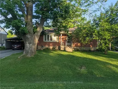 387 Lakeview Avenue, Kingston, On K7m 3v9