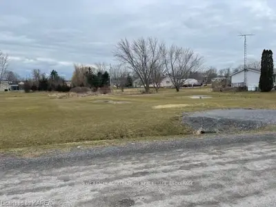 34 Quaker Hill Road, Greater Napanee, On K0k 2t0