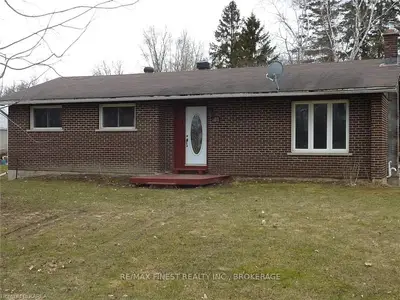 103 Oakel Street, Leeds And The Thousand Islands, On K0e 1n0