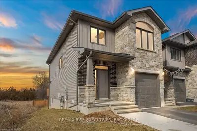 392 Buckthorn Drive, Kingston, On K7p 0r8