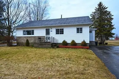 23 Johnston Street, Lansdowne Village, On K0e 1l0