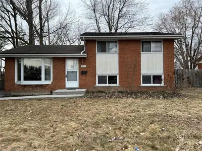 68 Sherwood Avenue, Loyalist, On K7n 1n5