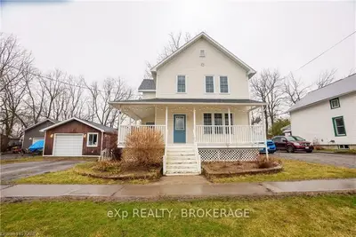 6 Centre Street, Lansdowne Village, On K0e 1l0
