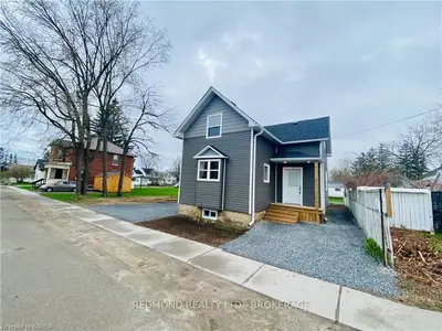 34 & 32 Miller Street, Lansdowne Village, On K0e 1l0