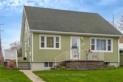 88 JAMES Street, Gananoque, ON K7G 1R4