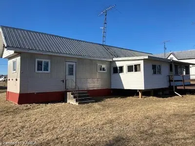 479a Nine Mile Point Road, Frontenac Islands, On K0h 2y0