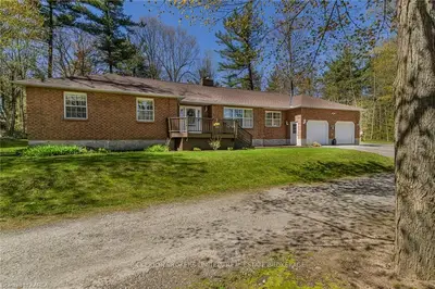 43 Village Estates Road, Front Of Leeds & Seeleys Bay, On K0e 1l0