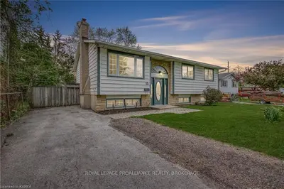 15 NEWCOURT Place, Kingston, ON K7M 6Y1
