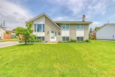 23 Rothwell Avenue, Loyalist, On K7n 1t8