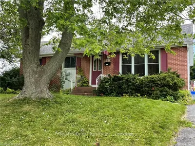 2 Deerfield Street, Loyalist, On K7n 1p4