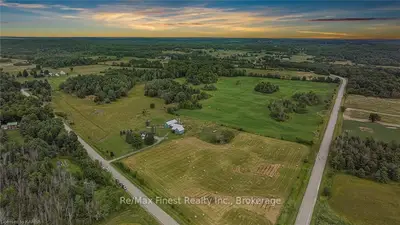 2060 BLUE MOUNTAIN Road, Leeds and the Thousand Islands, ON K0E 1L0