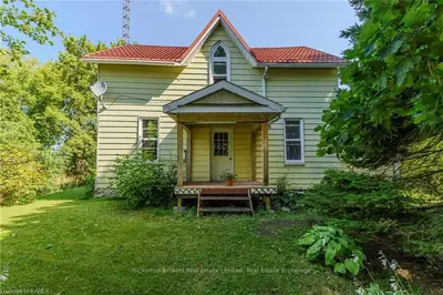 790 County Rd 2 Road, Front Of Leeds & Seeleys Bay, On K0e 1l0