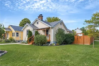 494 College Street, Kingston, On K7l 4m7