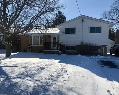 851 Woodbine Road, Kingston, On K7p 2x3