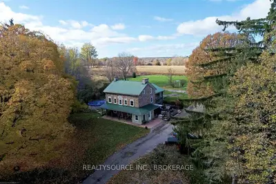 1576 County Road 2, Front of Yonge, ON K0E 1R0