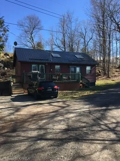 18 Main Shore Point Lane, Front of Leeds & Seeleys Bay, ON K7G 3C9