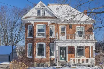 15 Centre Street, Lansdowne Village, On K0e 1l0