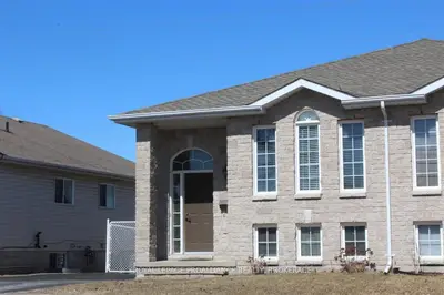 792 Peachwood Street, Kingston, On K7p 3g6
