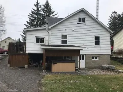18 King Street E, Lansdowne Village, On K0e 1l0