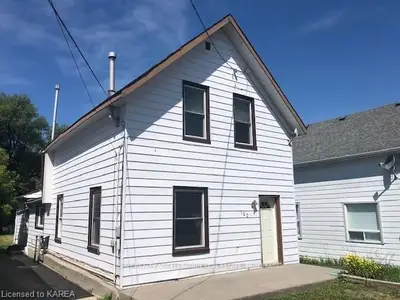 123 College Street, Deseronto, On K0k 1x0