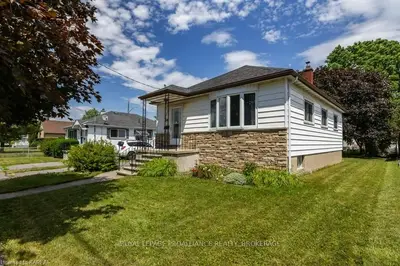 243 Kingscourt Avenue, Kingston, On K7k 4p7