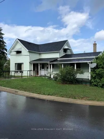 34 Division Street, Frontenac Islands, On K0h 2y0