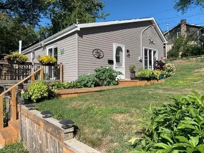 68 W Raglan Street, Greater Napanee, On K7r 2x1