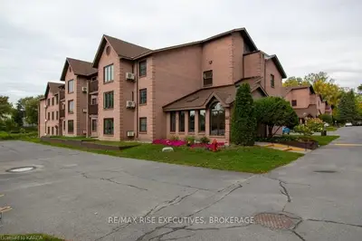 7 Centre Street 202, Greater Napanee, On K7r 3x3