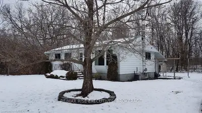 82 Chisamore Point, Front Of Leeds & Seeleys Bay, On K7g 2v4
