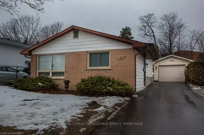125 Calderwood Drive, Kingston, ON K7M 6L5