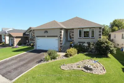 1050 Finch Street, Kingston, On K7p 3c1
